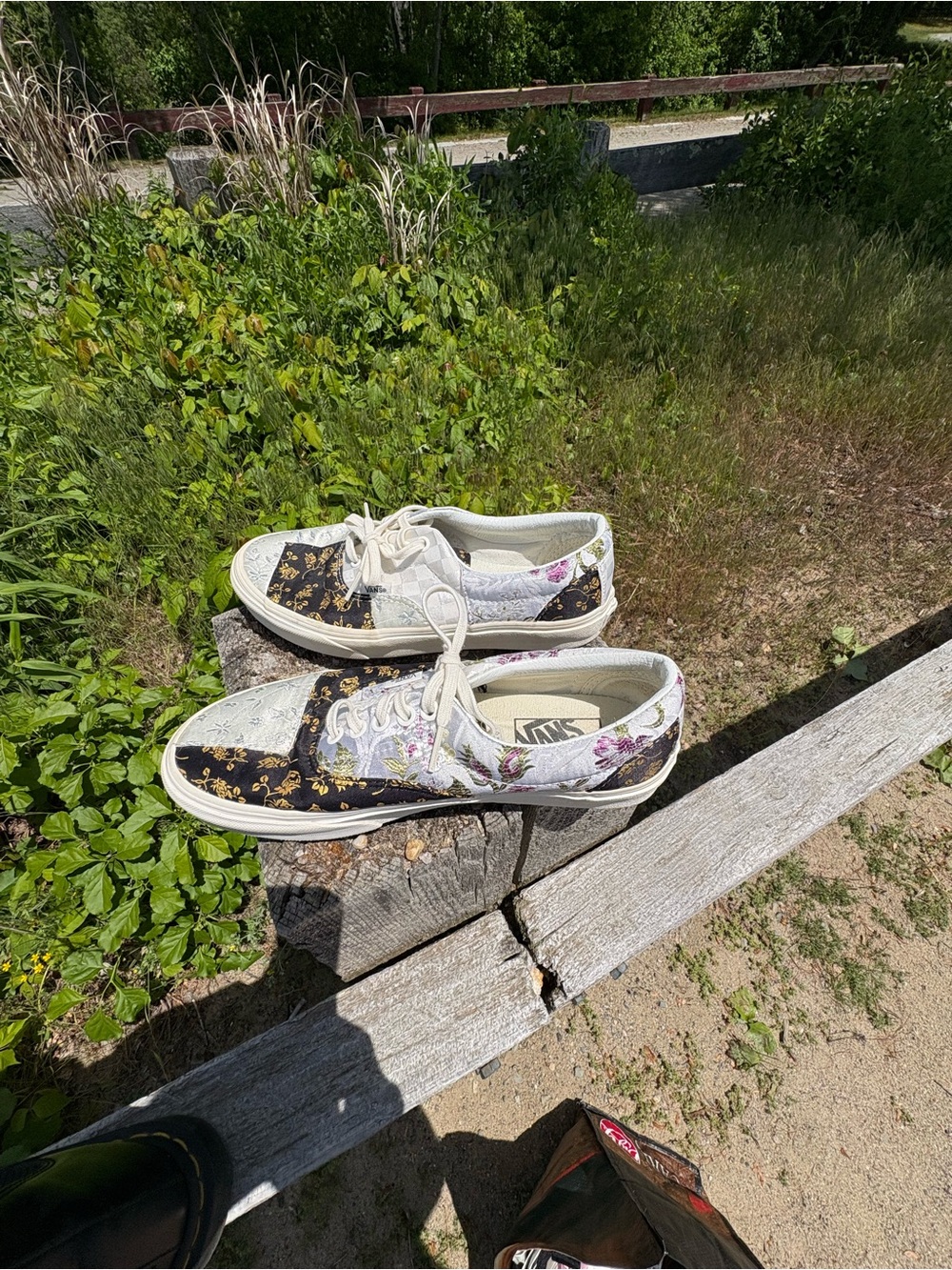 Vans Floral Patchwork Low-Top Sneakers - White womens 8 men’s 6.5 - Picture 2 of 9